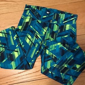 NWOT Xersion funky print cropped workout legging💚